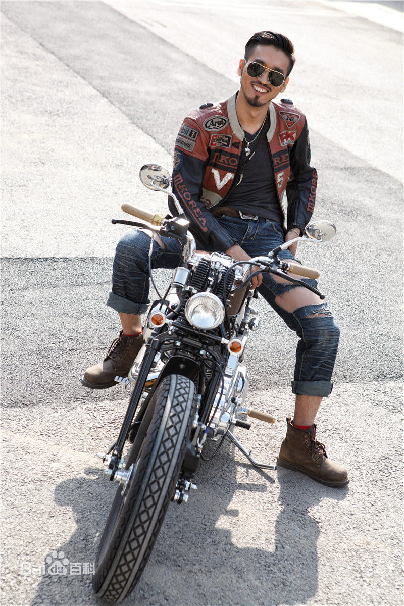 栾元晖(MAX)照片性感图片图集