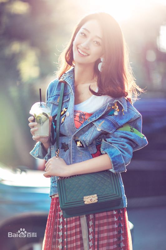 张宇菲街拍照生活照