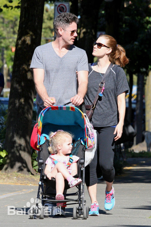艾米·亚当斯(Amy Adams)一家三口前后照片