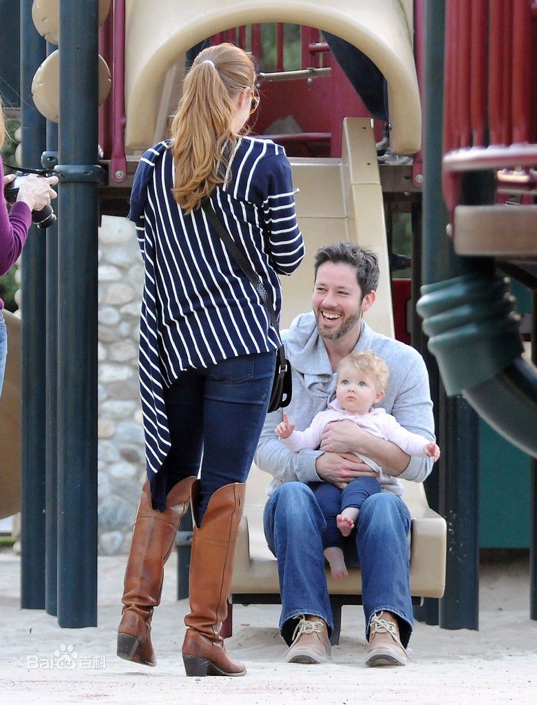 艾米·亚当斯(Amy Adams)一家三口前后照片