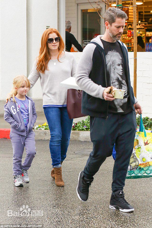 艾米·亚当斯(Amy Adams)一家三口前后照片