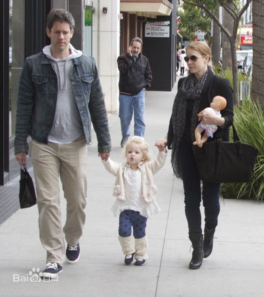 艾米·亚当斯(Amy Adams)一家三口前后照片