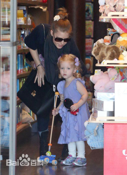 艾米·亚当斯(Amy Adams)一家三口前后照片