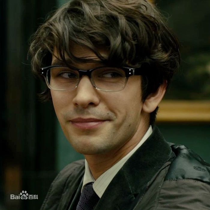 高清本·威士肖(Ben Whishaw)在《007：大破天幕杀机》Q博士中的图集