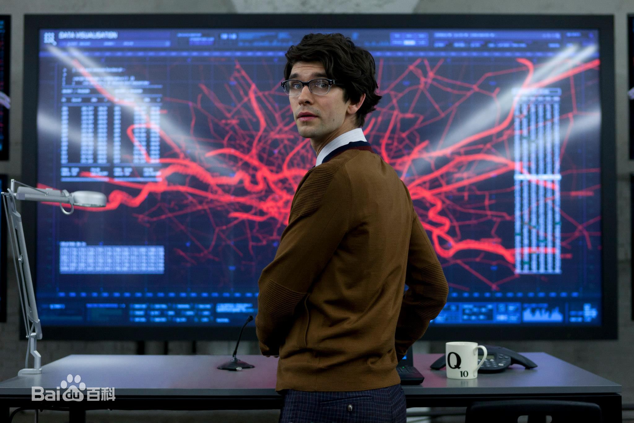 高清本·威士肖(Ben Whishaw)在《007：大破天幕杀机》Q博士中的图集