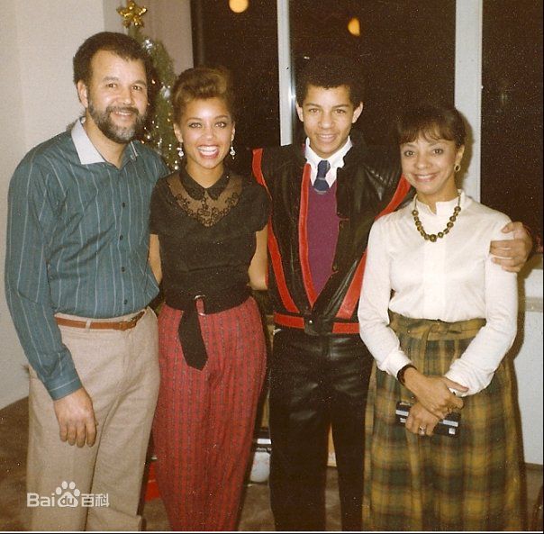 凡妮莎·威廉斯(Vanessa Williams)家庭生活照片生活照相册