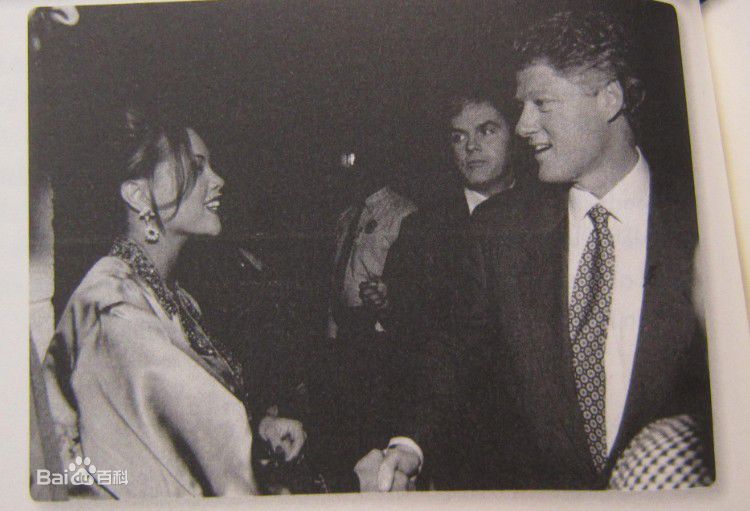 凡妮莎·威廉斯(Vanessa Williams)新书前后照片