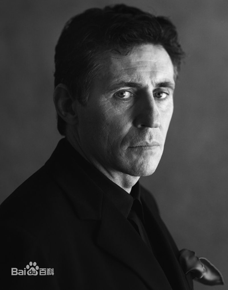 加布里埃尔·伯恩(Gabriel Byrne)精彩图册