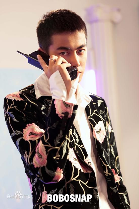 最新纪凌尘性感图片