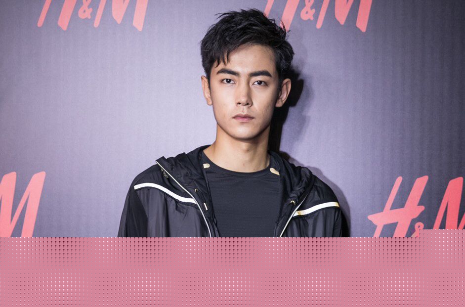 最新纪凌尘性感图片