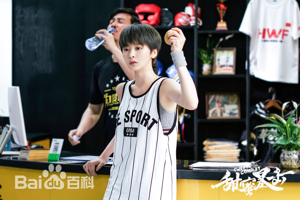 最新李萌萌(LiMengmeng)在《甜蜜暴击》饰程亚楠中的壁纸