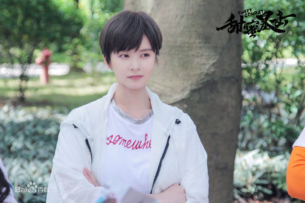 最新李萌萌(LiMengmeng)在《甜蜜暴击》饰程亚楠中的壁纸