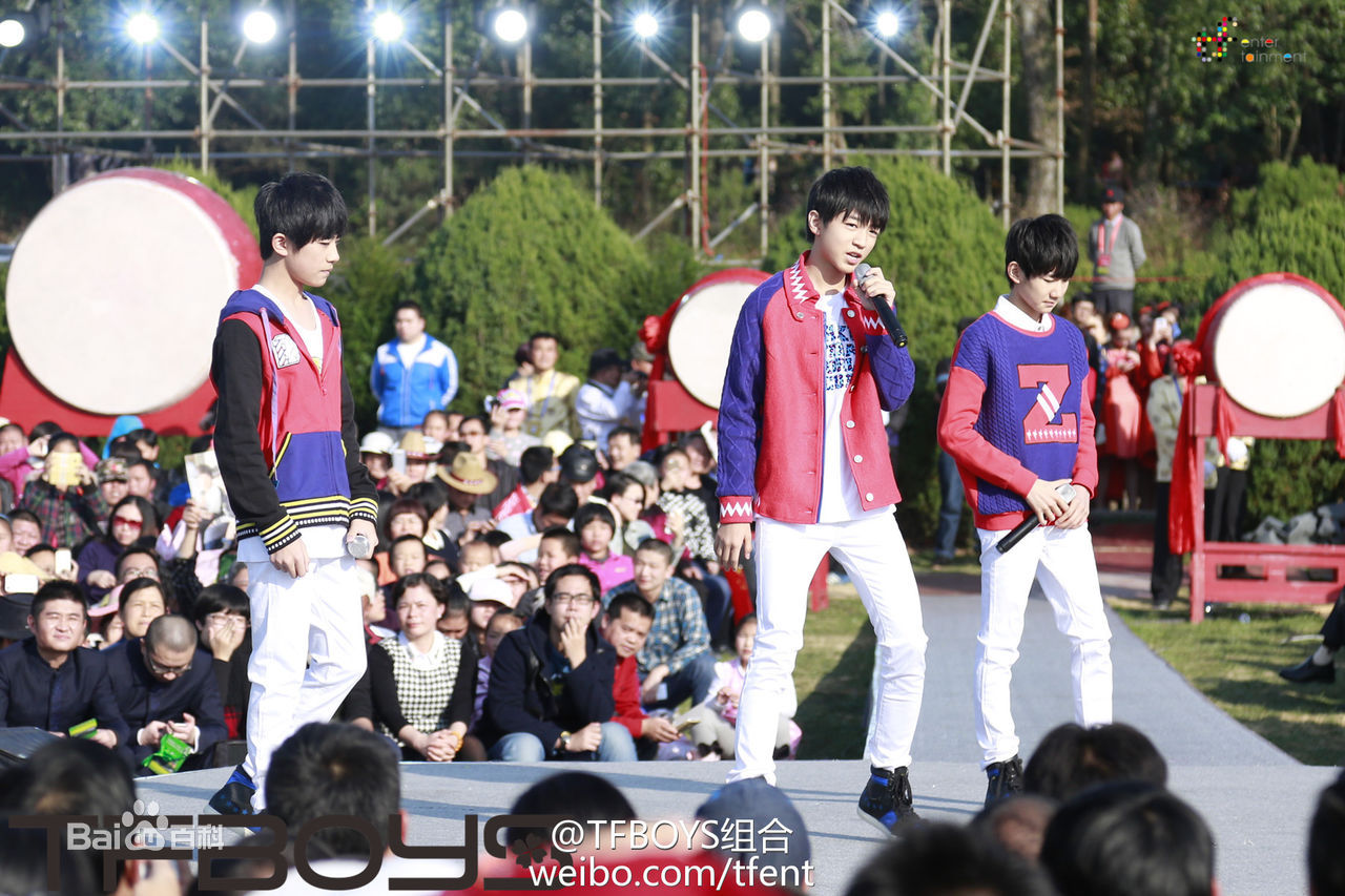 加油男孩组合(TFBOYS)参与活动素颜照壁纸