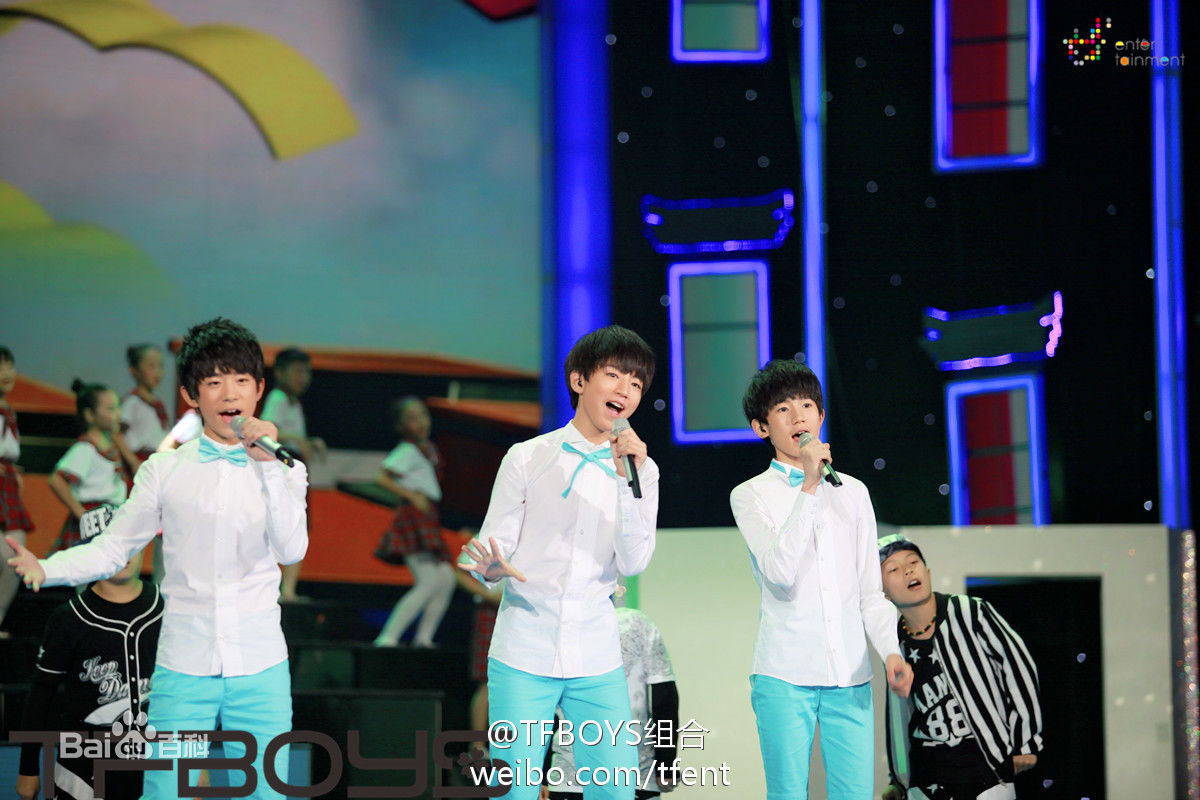 加油男孩组合(TFBOYS)参与活动素颜照壁纸