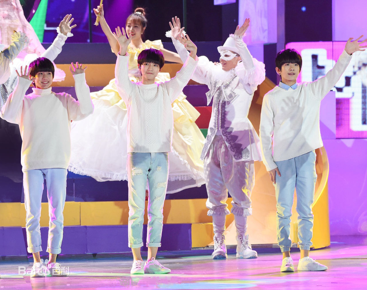 加油男孩组合(TFBOYS)参与活动素颜照壁纸