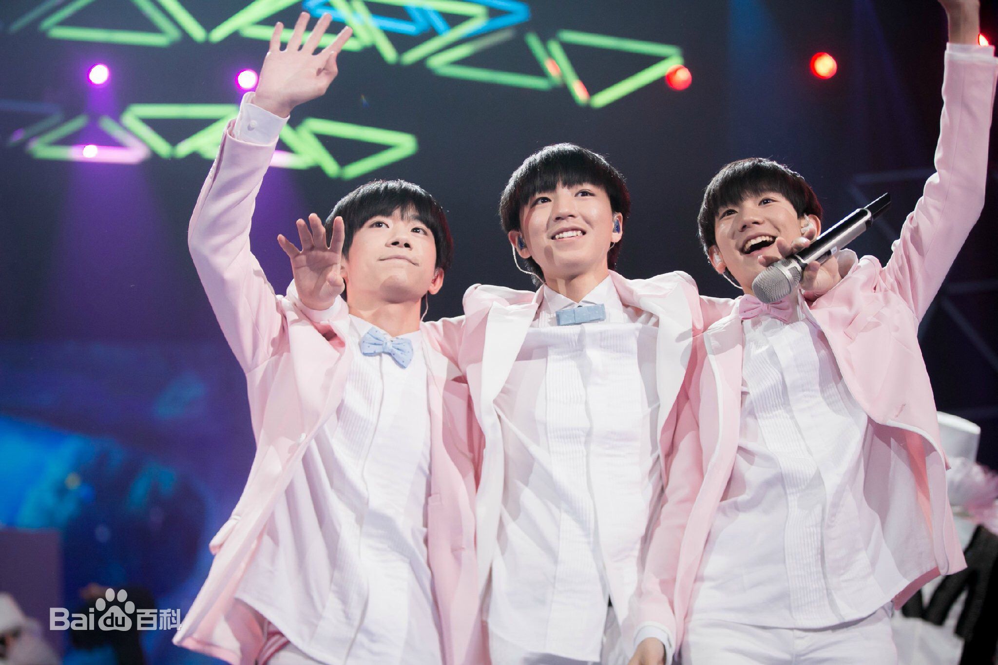 加油男孩组合(TFBOYS)参与活动素颜照壁纸