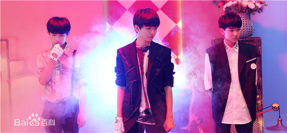 最新加油男孩组合(TFBOYS)在《YOHO!潮流志》等中的图集