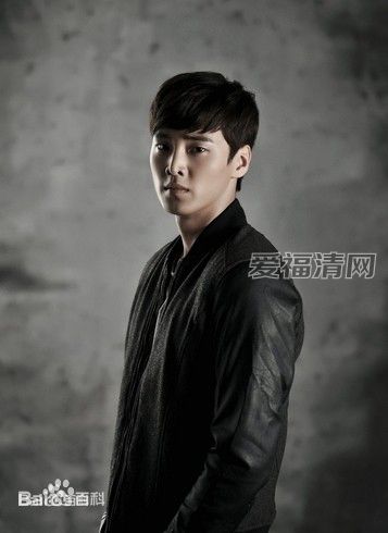 最新李泰焕()性感图片