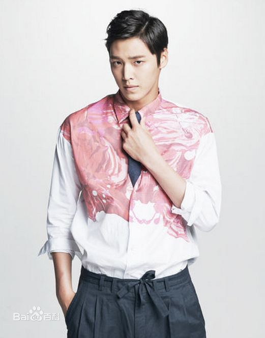 最新李泰焕()壁纸