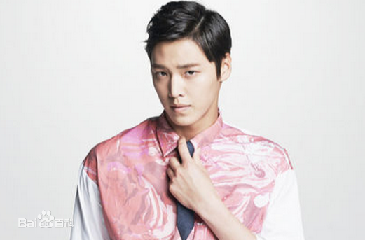 最新李泰焕()壁纸