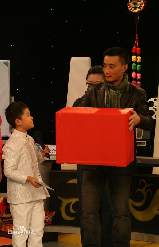 高子沣出席活动前后照片