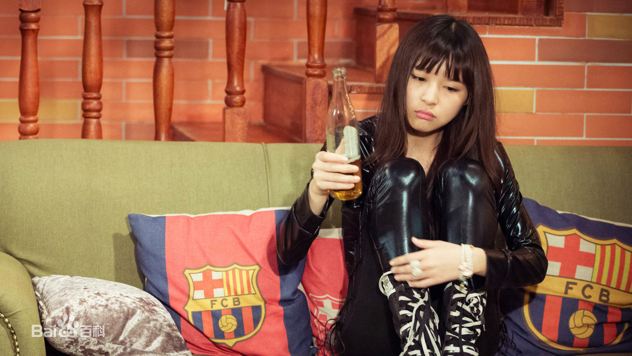 最优质张语格(Zhang Yuge)在作为女二号出演《球爱酒吧》中的相册