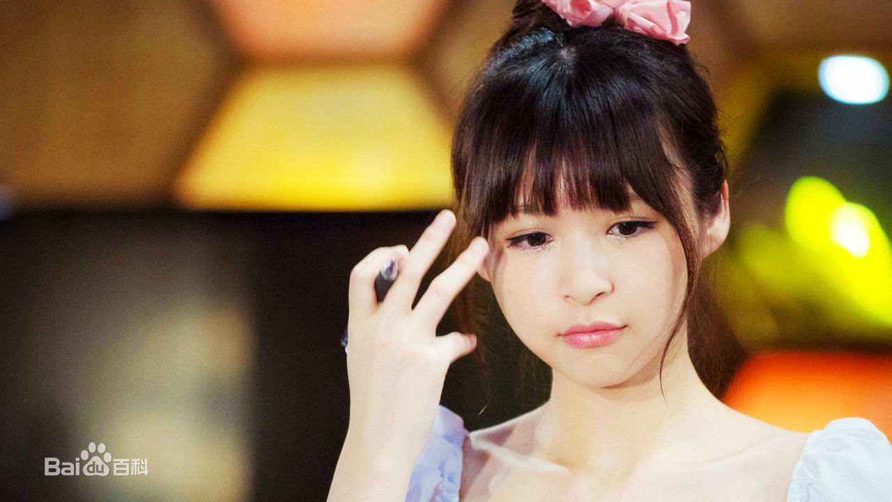 最优质张语格(Zhang Yuge)在作为女二号出演《球爱酒吧》中的相册