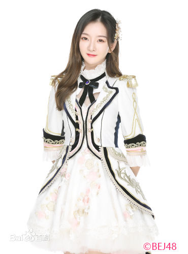 青钰雯(Qing YuWen)公式照前后照片