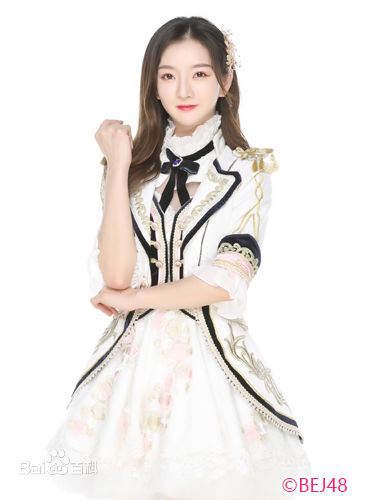 青钰雯(Qing YuWen)公式照前后照片