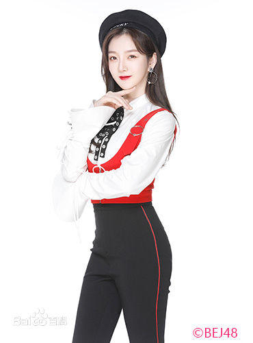 青钰雯(Qing YuWen)公式照前后照片