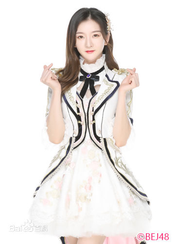 青钰雯(Qing YuWen)公式照前后照片