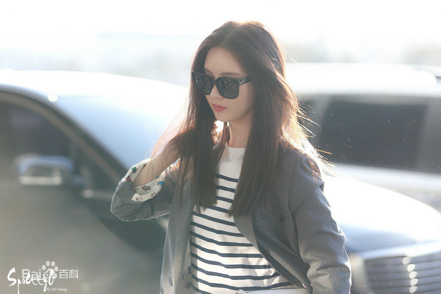 徐珠贤((Seo Ju Hyun)， （Seo Hyun）)机场画报壁纸壁纸