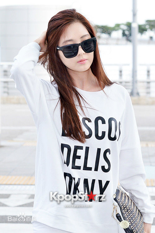 徐珠贤((Seo Ju Hyun)， （Seo Hyun）)机场画报壁纸壁纸