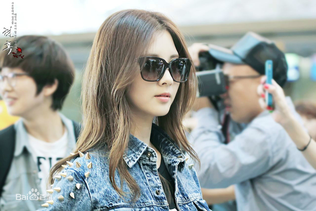 徐珠贤((Seo Ju Hyun)， （Seo Hyun）)机场画报壁纸壁纸