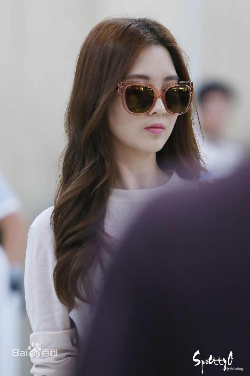 徐珠贤((Seo Ju Hyun)， （Seo Hyun）)机场画报壁纸壁纸