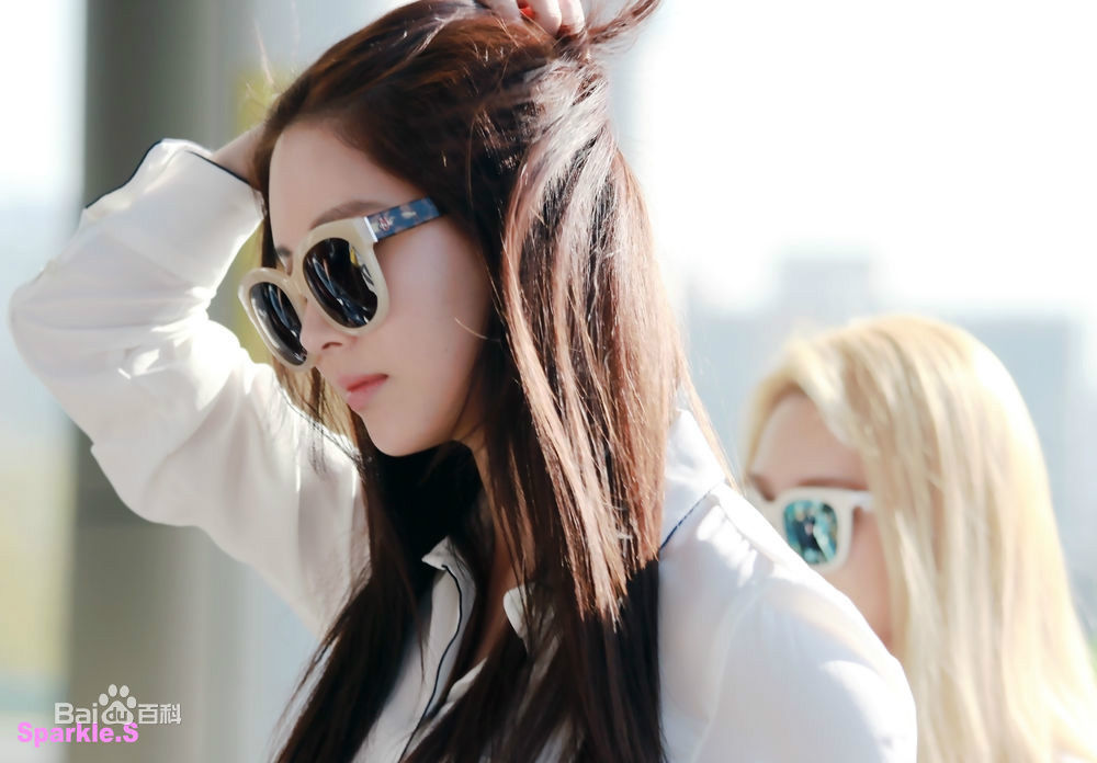 徐珠贤((Seo Ju Hyun)， （Seo Hyun）)机场画报壁纸壁纸