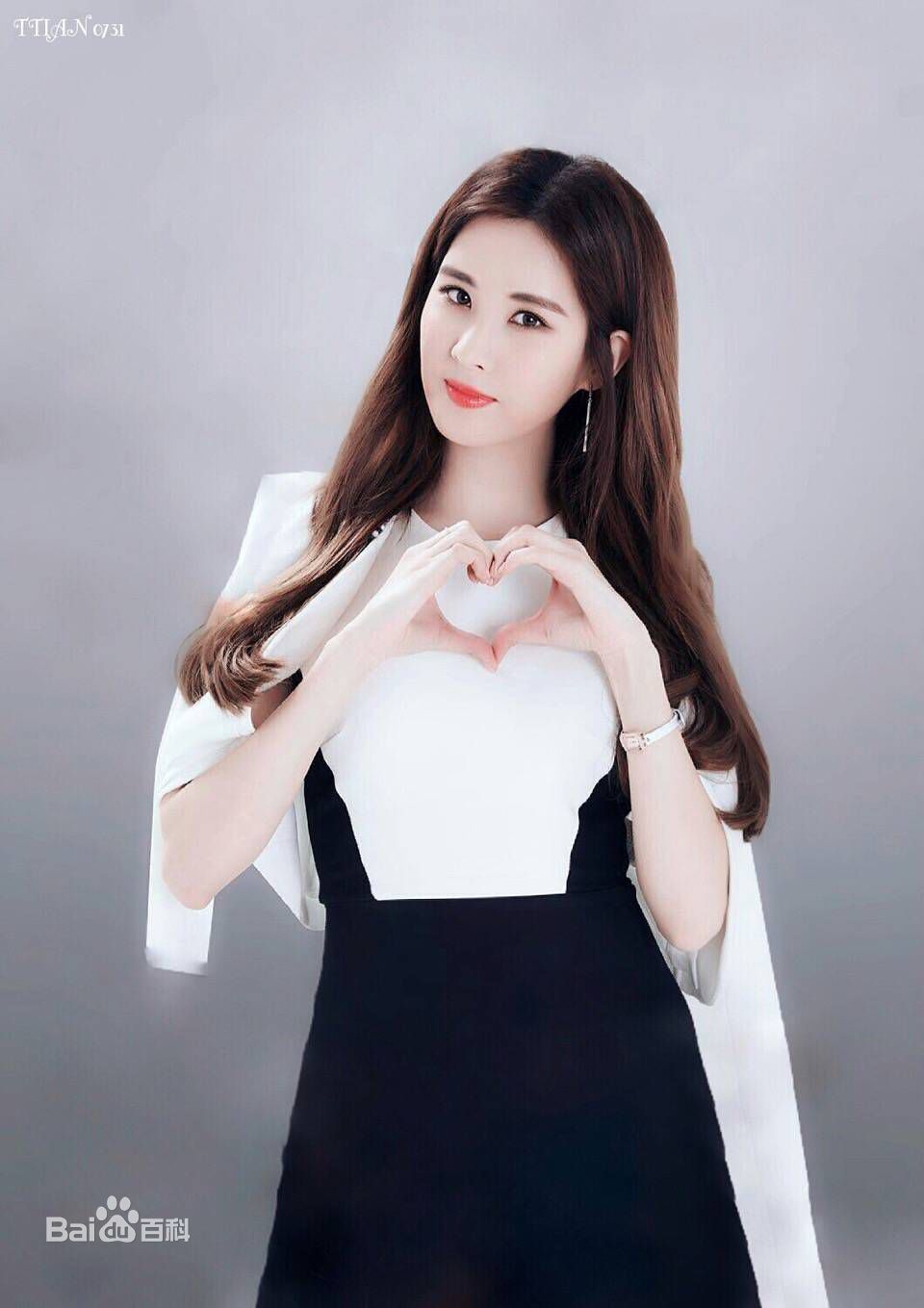 精选徐珠贤((Seo Ju Hyun)， （Seo Hyun）)在中韩电影《所以和黑粉结婚了》中的图册