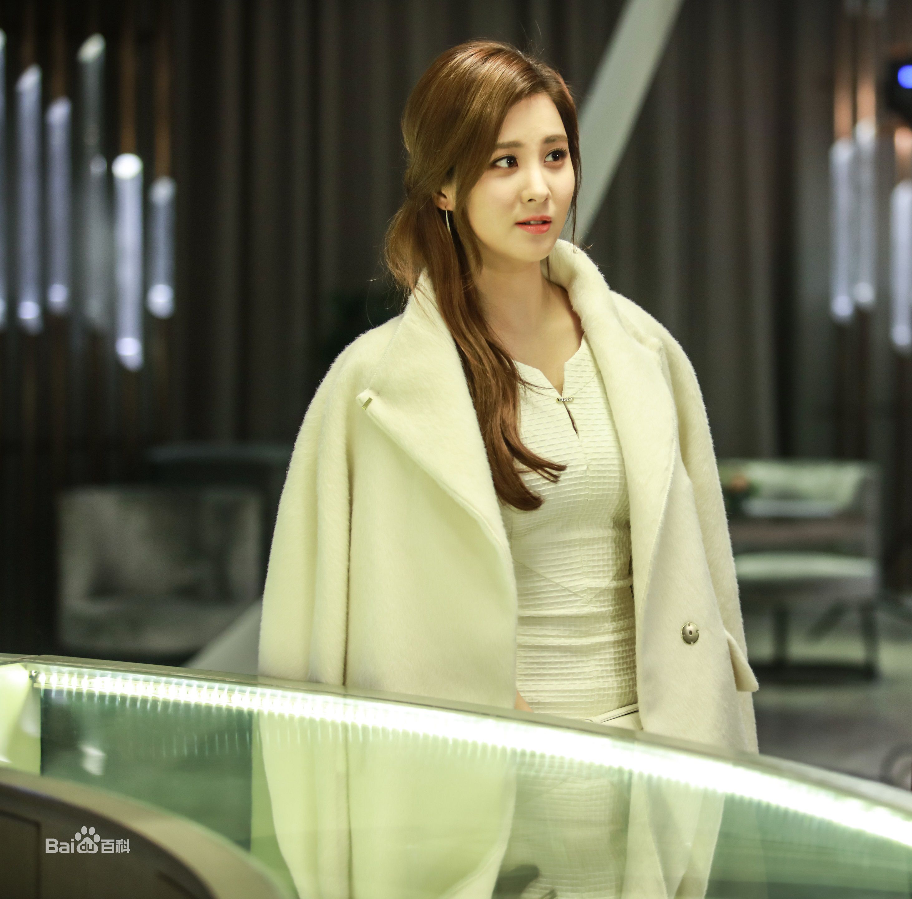 精选徐珠贤((Seo Ju Hyun)， （Seo Hyun）)在中韩电影《所以和黑粉结婚了》中的图册