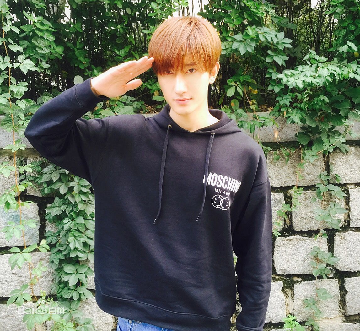 周觅(Zhou Mi、)生活照前后照片