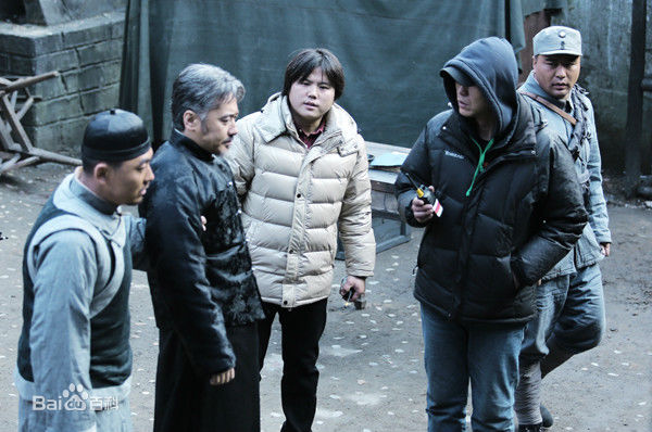 高清邢键钧(JianJun Xing)在《搜索连》片场中的图集