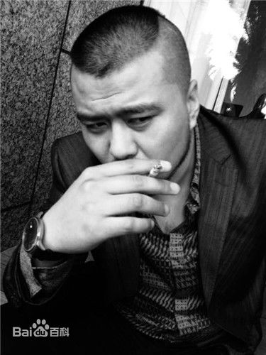 刘南。前后照片