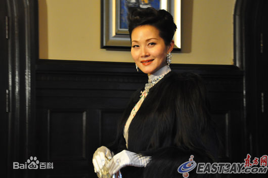 最新黄丽娅性感图片