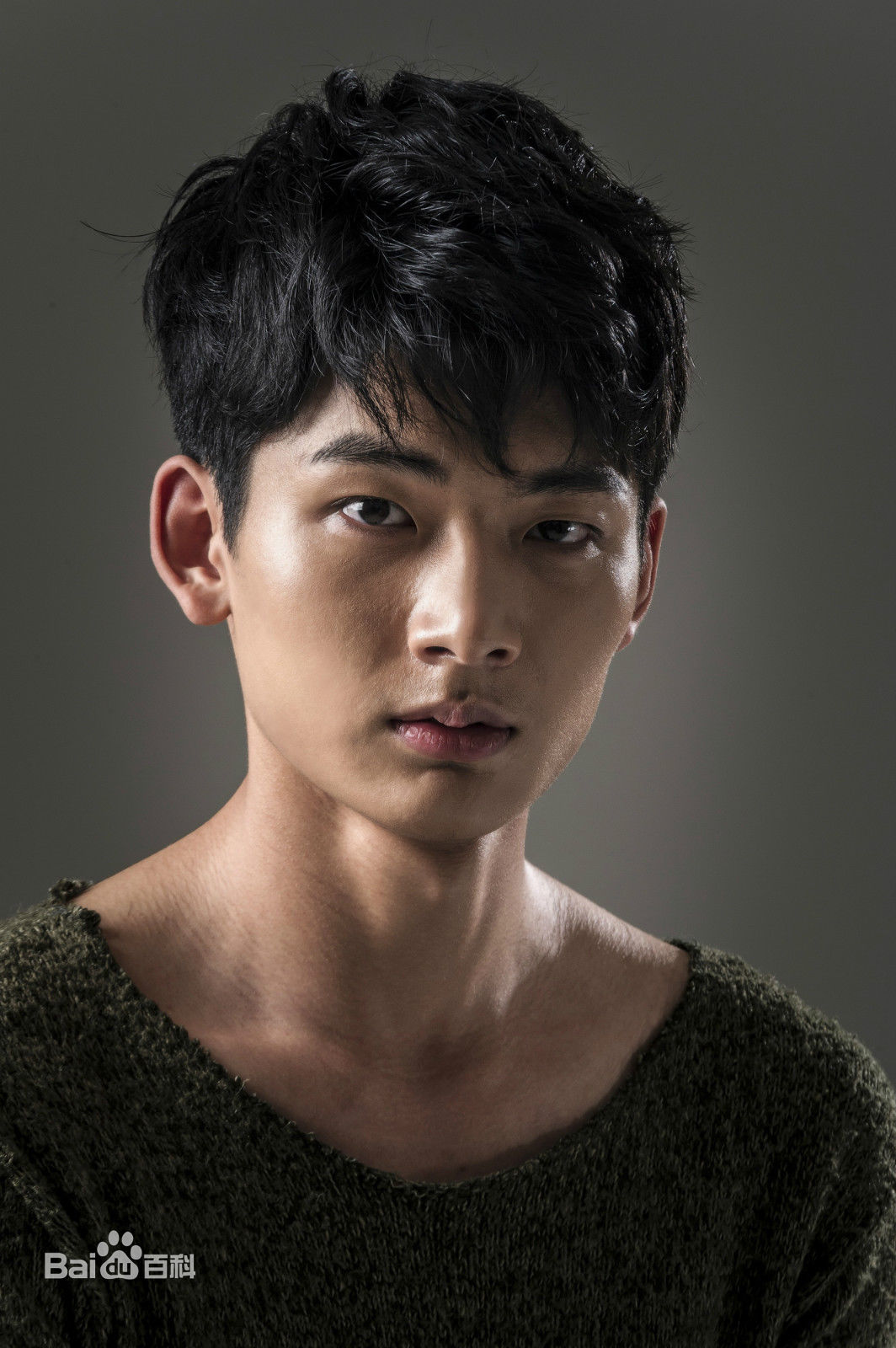 最新徐荣柱(Seo Youngju)壁纸