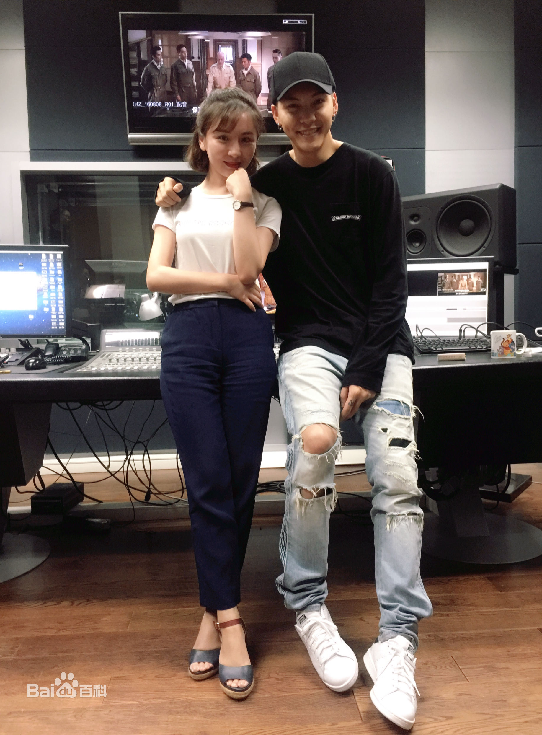 鸿利明星合影照片素颜照壁纸