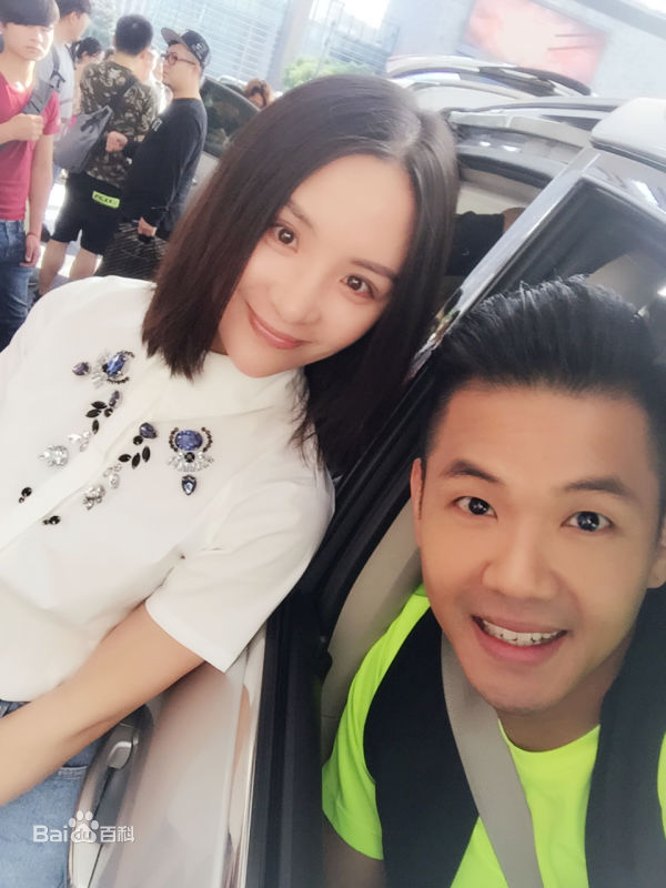 鸿利明星合影照片素颜照壁纸