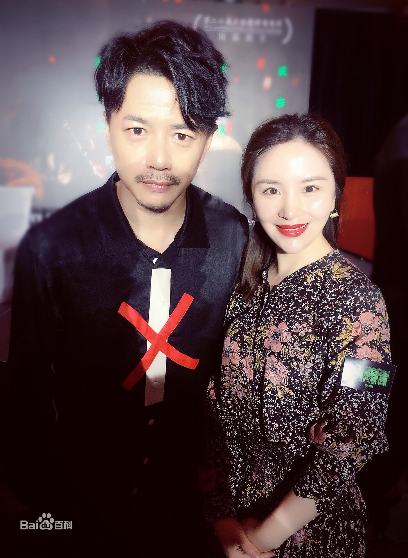 鸿利明星合影照片素颜照壁纸