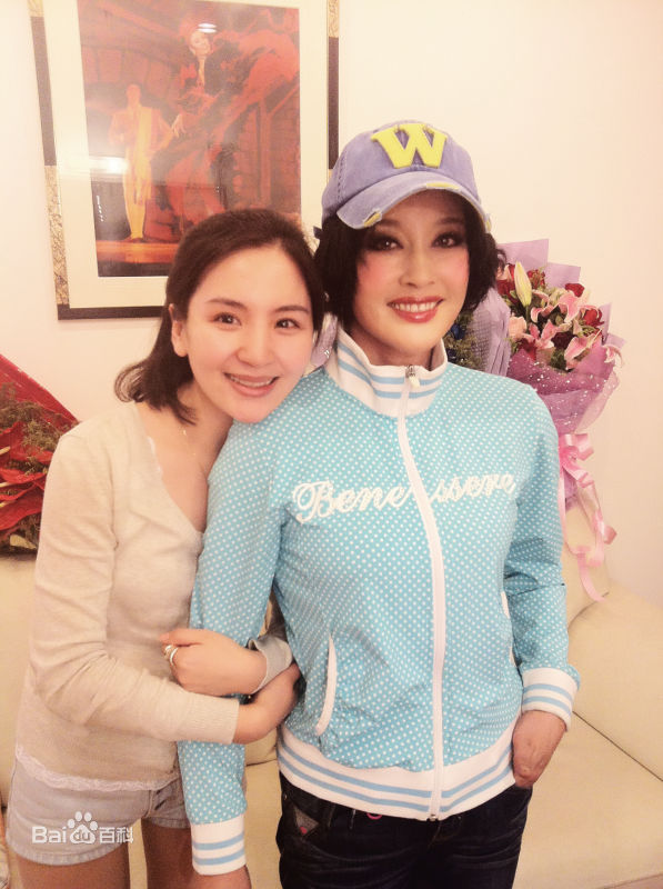 鸿利明星合影照片素颜照壁纸