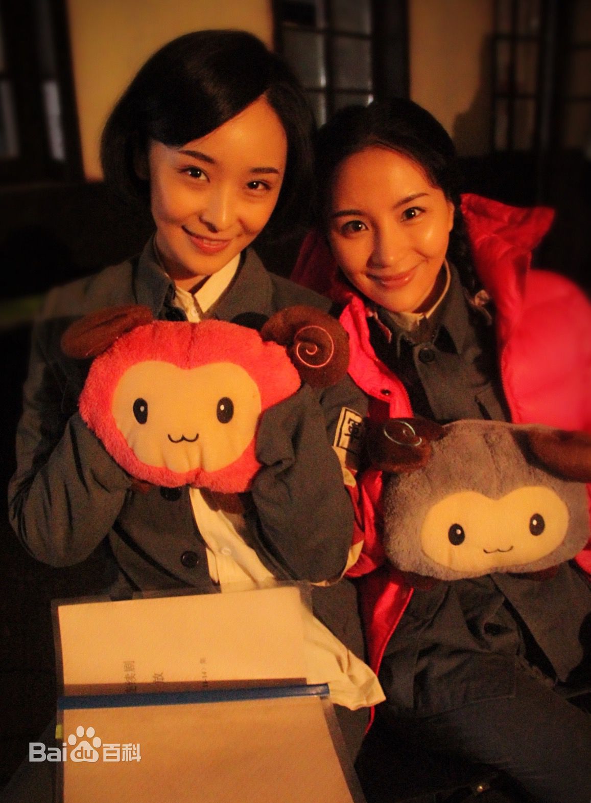 鸿利明星合影照片素颜照壁纸