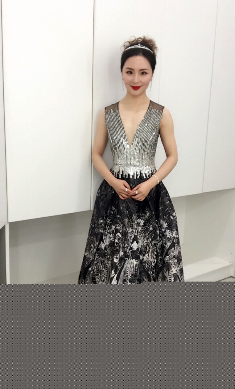 鸿利重庆市璧山区2018年春节联欢晚会前后照片