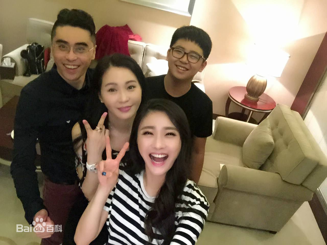 陈冰(Chen Bing)家人合照性感图片图集